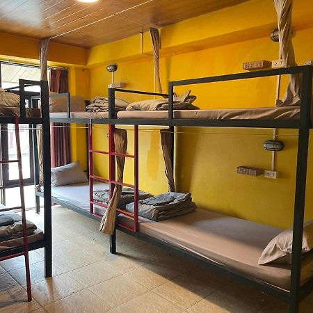 Over The Moon Hostel بان هواياكساي المظهر الخارجي الصورة