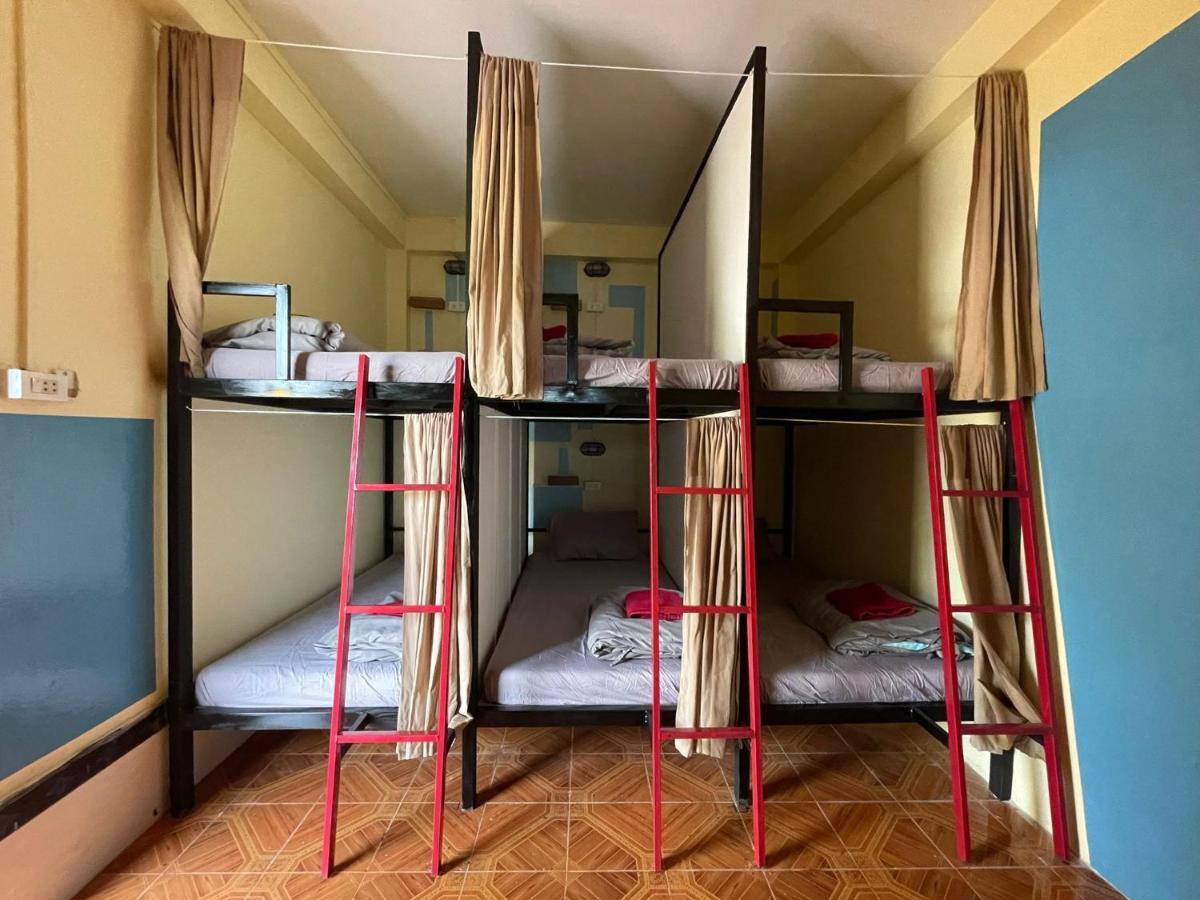 Over The Moon Hostel بان هواياكساي المظهر الخارجي الصورة
